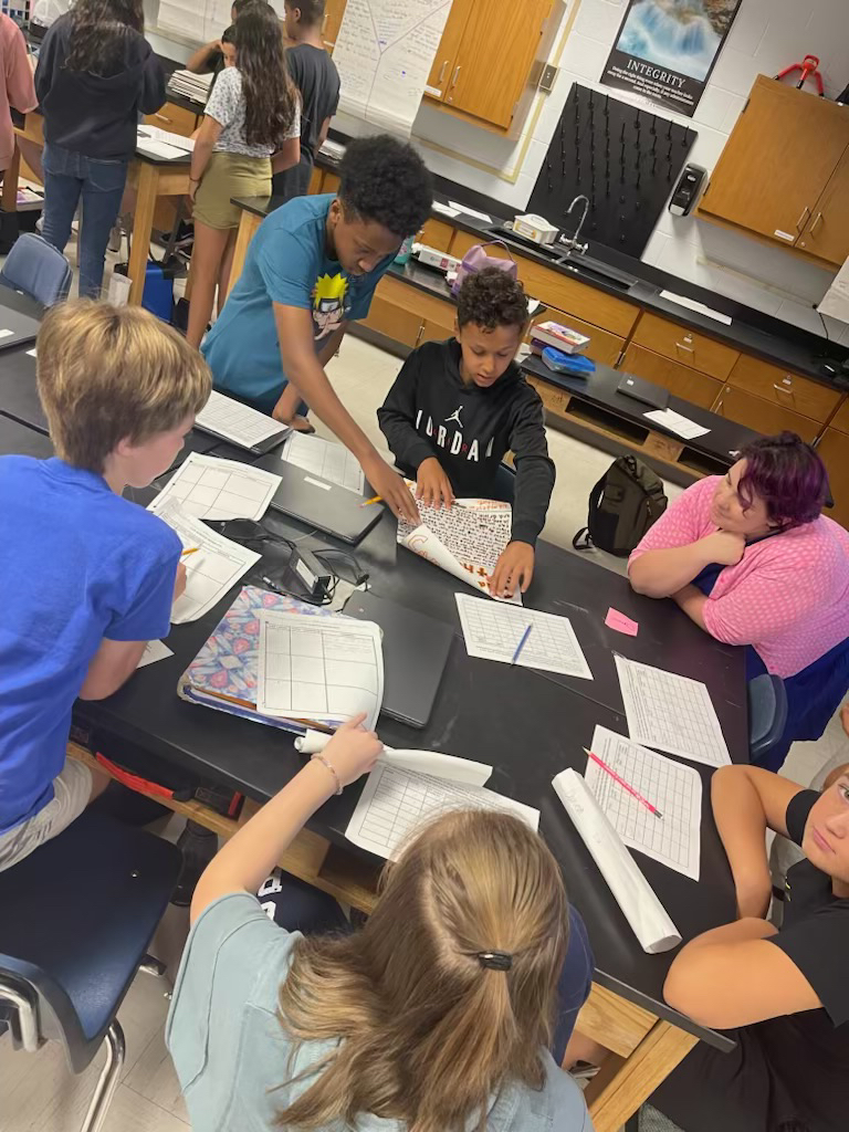 HHPMUSTANGS's tweet photo. 7th grade science is so fun!! Students in class shared how the animals they will see at the zoo show their characteristics of life. #MustangScience https://t.co/PidRoxml33