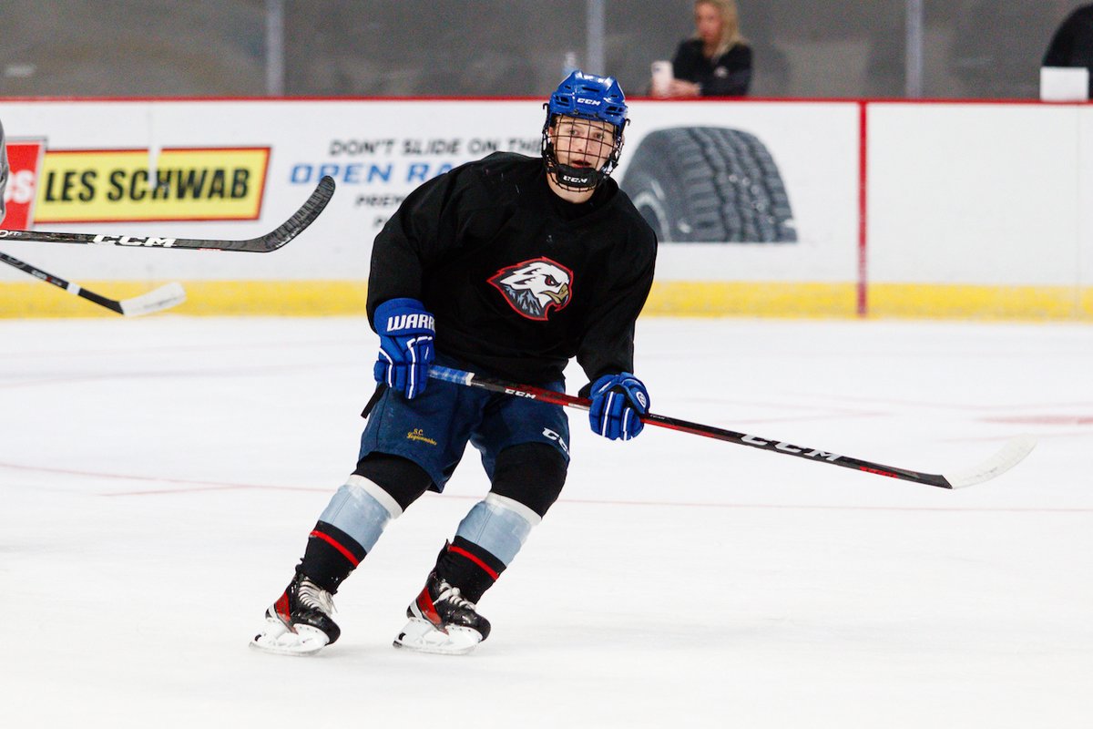 pnwhockeytalk's tweet photo. ARTICLE: @CobePerlinger is an under-the-radar player who will not be outdone.

Kurt, the newest contributor to PNW Hockey Talk, connected with Perlinger during @pdxwinterhawks training camp to tell his underdog journey.

📝 https://t.co/8xn80DyD4a
👤 @Kurtpohs 
📸 @kdwiggins84 https://t.co/OAU1BXQoWk