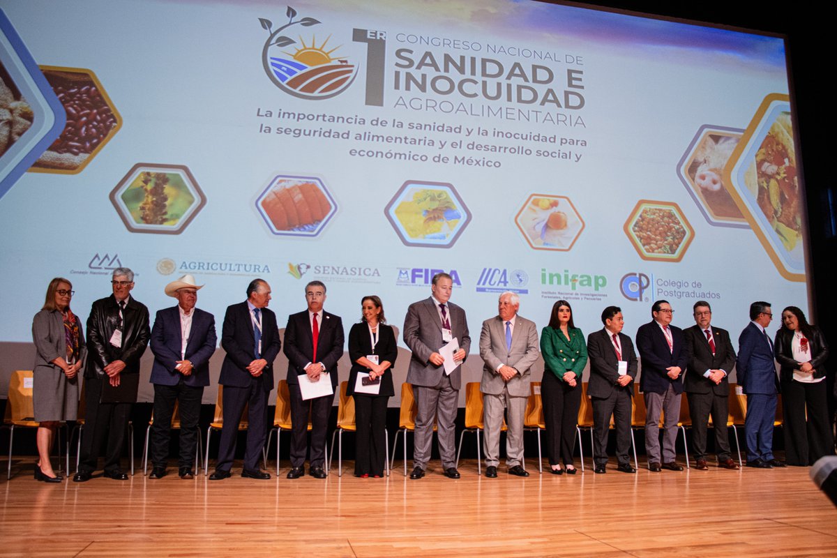 apeamac's tweet photo. 1º @CongresoCNAgro, en donde expertos en fitosanidad e inocuidad comparten sus conocimientos para continuar fortaleciendo la #agricultura de México.

Nos enorgullece participar y compartir un poco sobre nuestro modelo de trazabilidad que tanto caracteriza al #AguacateMexicano. https://t.co/fyj7IMiOD8