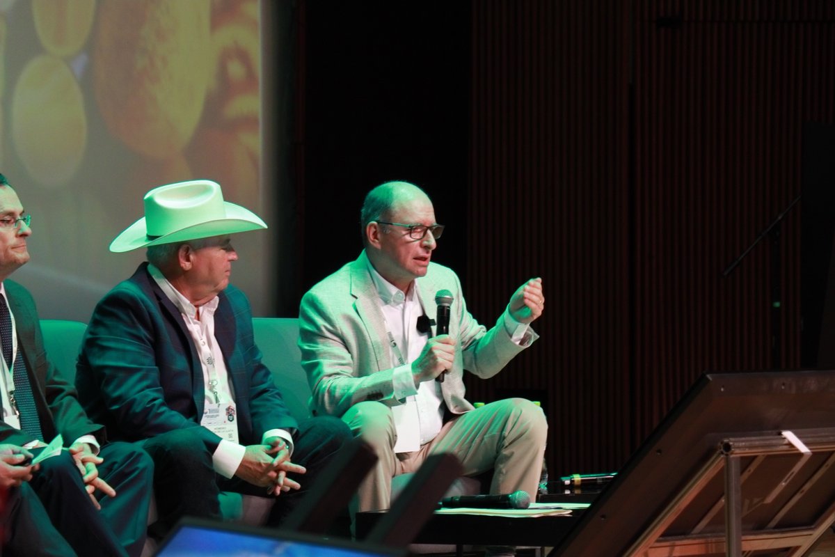 apeamac's tweet photo. 1º @CongresoCNAgro, en donde expertos en fitosanidad e inocuidad comparten sus conocimientos para continuar fortaleciendo la #agricultura de México.

Nos enorgullece participar y compartir un poco sobre nuestro modelo de trazabilidad que tanto caracteriza al #AguacateMexicano. https://t.co/fyj7IMiOD8