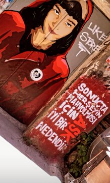 Sürgünüz dâr-i dünyaya..
Sonra ne mi oldu?
Hüzün elbisesi biçildi
Ruhumuza dar, yüreğimize tam oturdu...

#Alıntı

''Sonra kadın dedi ki;

İyi ezberle, okuduğun tüm şiirlerde karşına çıkacağım. ''