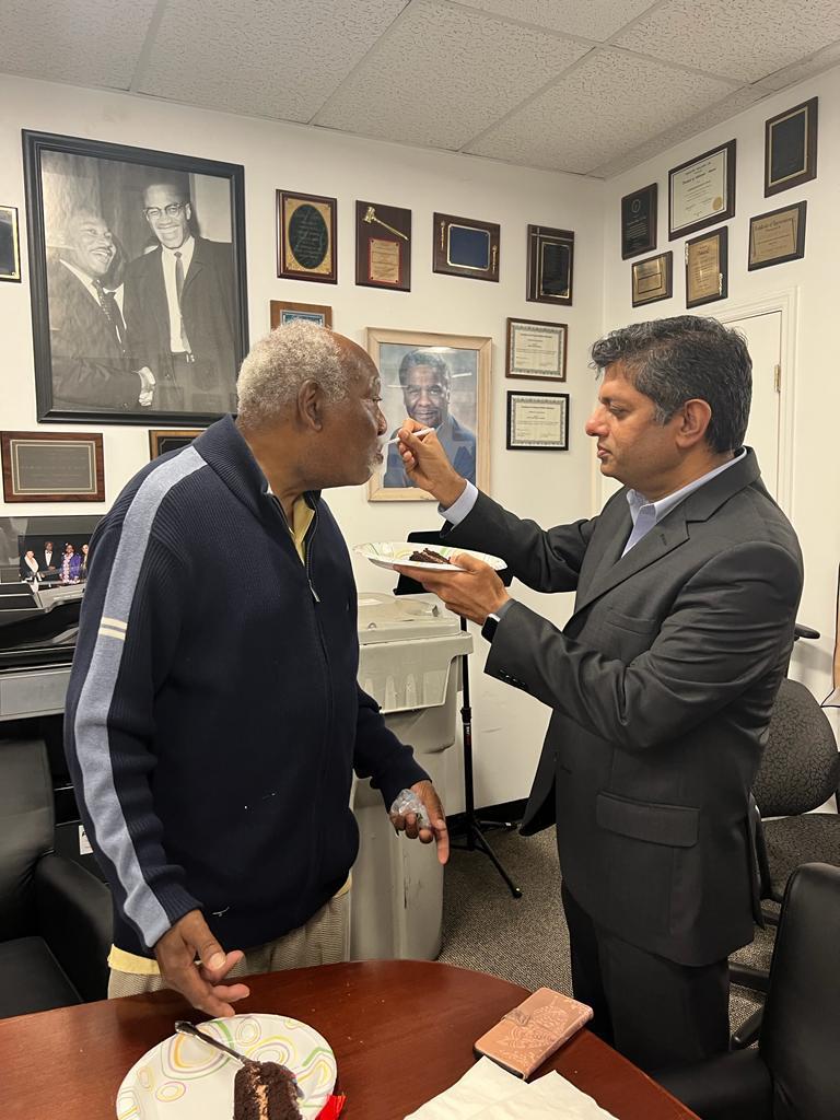 GlobalEyeMag's tweet photo. AMEC LEADERS CELEBRATE LIVING LEGEND U. S. CONGRESSMAN DANNY . K. DAVIS ‘s BIRTHDAY : SEPTEMBER 6
@DrVGPrabhakarUS @DannyKDavis7th @GlobalEyeMag @VasaviChakka @DannyKDavis @dannykdavis7 https://t.co/7sgWwluDg2