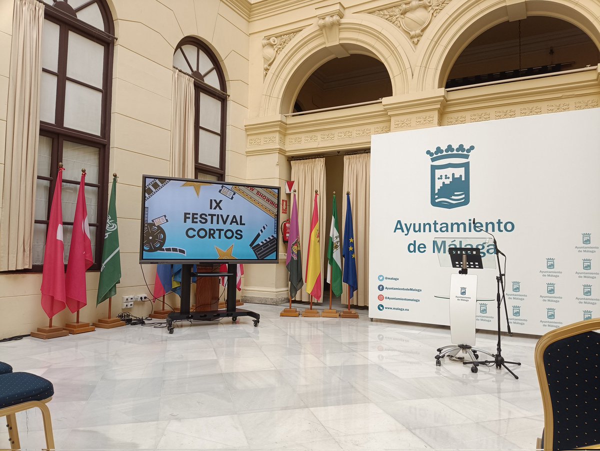 El IX festival de Cortos de El Palo exhibirá fuera de concurso el corto realizado por los alumnos del IES el Palo " La clase de biología" dentro del programa #auladcine y dirigido por <a href="/MonicaPeula/">Monica Peula</a> #comienzosdecine
<a href="/IESPALOCONVIVE/">EEP IES PALO</a> <a href="/FElpalo/">iesElPalo_Flipped</a> <a href="/auladcine/">aula de cine</a> <a href="/gabBBAAMalaga/">GabineteBBAAMalaga</a>