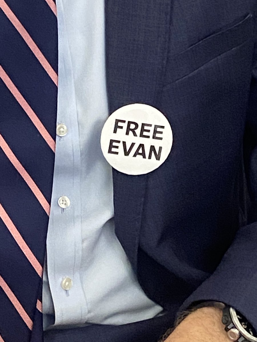 Tonight I spotted @wsj reporter <a href="/willmauldin/">Will Mauldin</a> in Kyiv covering the <a href="/SecBlinken/">Secretary Antony Blinken</a> visit and wearing a Free Evan button.  Evan Gershkovich continues to be held by Russia, arrested while doing his job.  For more information on Evan: wsj.com/news/evan-gers…