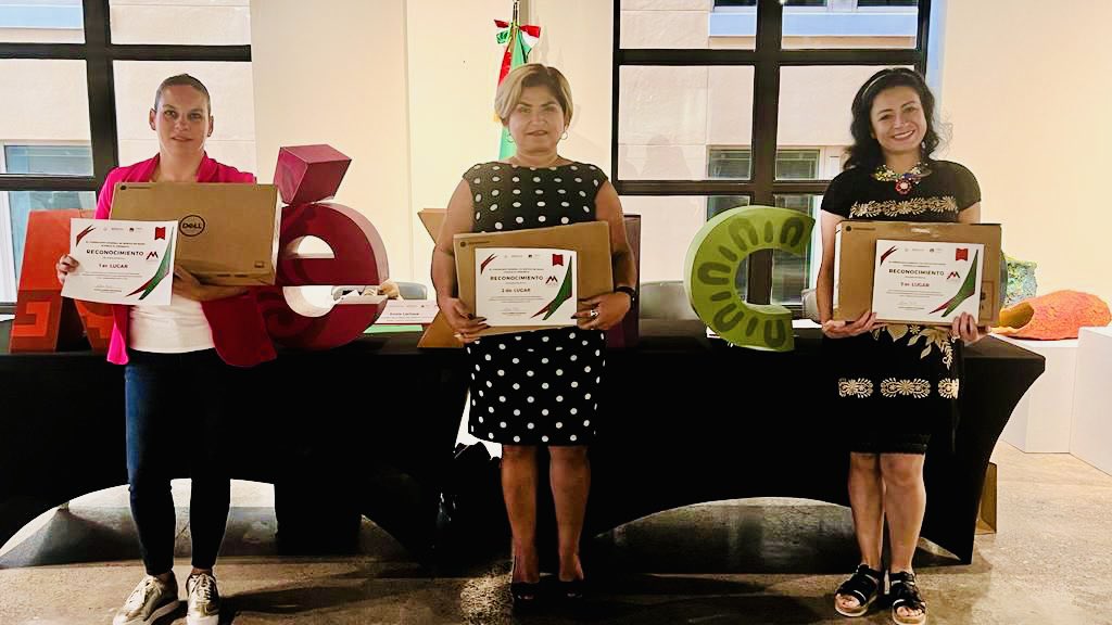 BranchesFL's tweet image. Branches provided each business winner with a new Dell Chromebook thanks to the donation from @comcast!
Felicidades to the winners!
First Place- Rocio Pohls
@sacsi_homemadesweets
Second Place- Leticia Wurtz
@styleforallsalon
Third Place- Ruth Duran
@bymexicanhandsus
#branchesfl