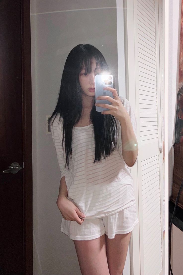 𝐂orrente  
  de a𝗉𝗋𝖾𝗌𝖾𝗇𝗍𝖺ção. 

𝐍ome : Jane
𝐈dade : 19
𝐔ma música: : Old me
𝐒exualidade : bi
𝐒tatus : solteira
𝐂or favorita ᎓ roxo e vermelho
𝐀ltura : 150cm
𝐍acionalidade: 🇬🇧