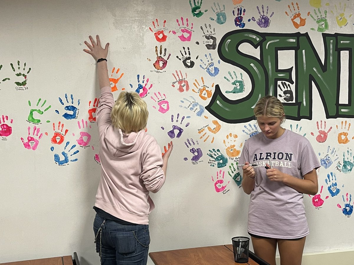 Schaefp1's tweet image. Senior Wall #ocsrocks #ohsclassof2024 #leaveyourmark