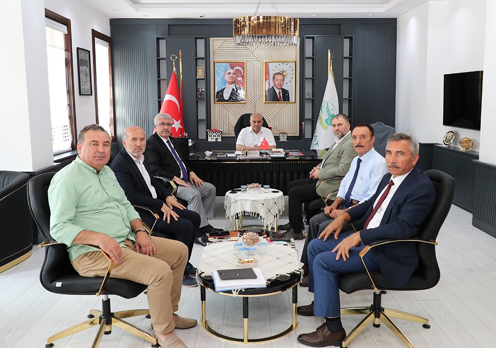ProfDrSTasdemir's tweet photo. Boyabat ilçemizdeydik. 

İİBF ve MYO binamızı ziyaret ederek Akademik ve İdari personelimizle tanıştık. Personellerimizden genel bilgiler alıp, taleplerini dinledik.

İlçe protokolümüz ile üniversite-şehir işbirliğinin geliştirilmesi konusunda istişarelerde bulunduk. https://t.co/6uEj7RTK1n