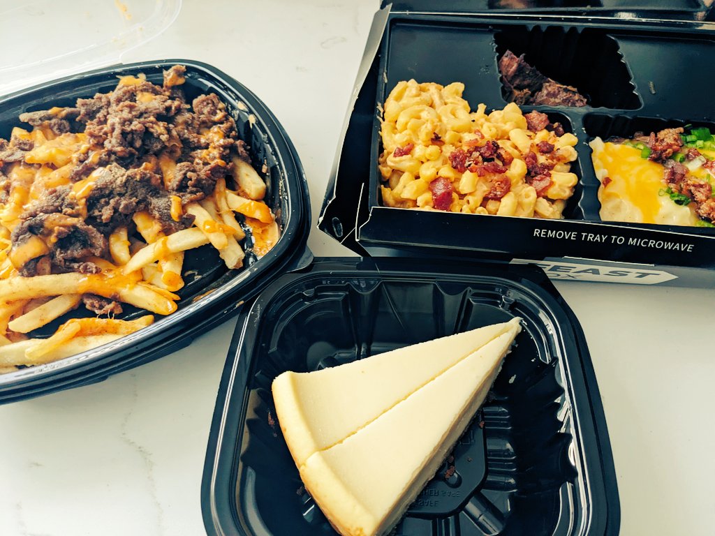 hobocita's tweet photo. Not gonna lie, @FEASTboxGrill is better fresh https://t.co/3KNQoPGKjI
