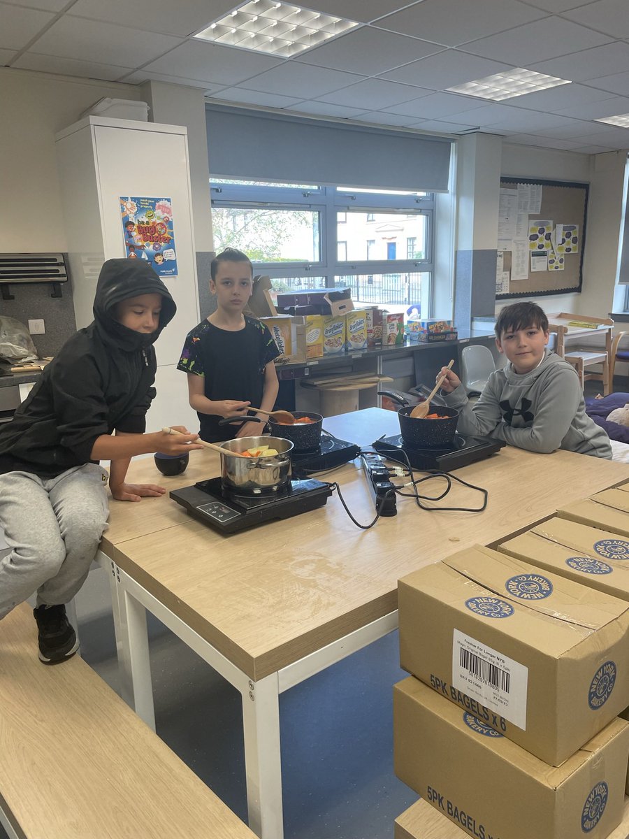 MissFlorenceCV's tweet photo. I loved making soup with some of our P7s today! 🥕 https://t.co/W5u4oACHqA