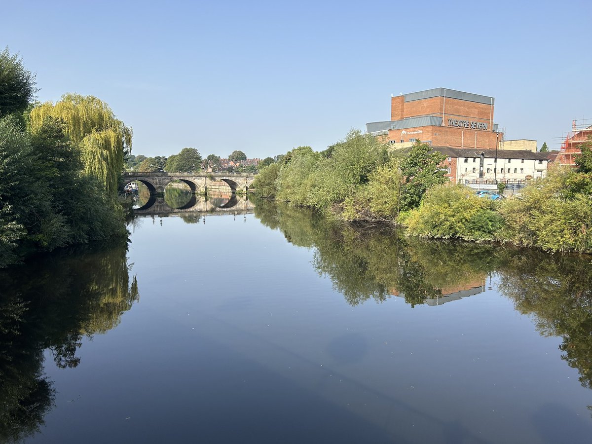 The theatre and Welsh bridge reflected in the Severn this morning 🥰 @ShrewsburyLife @loveshrewsbury