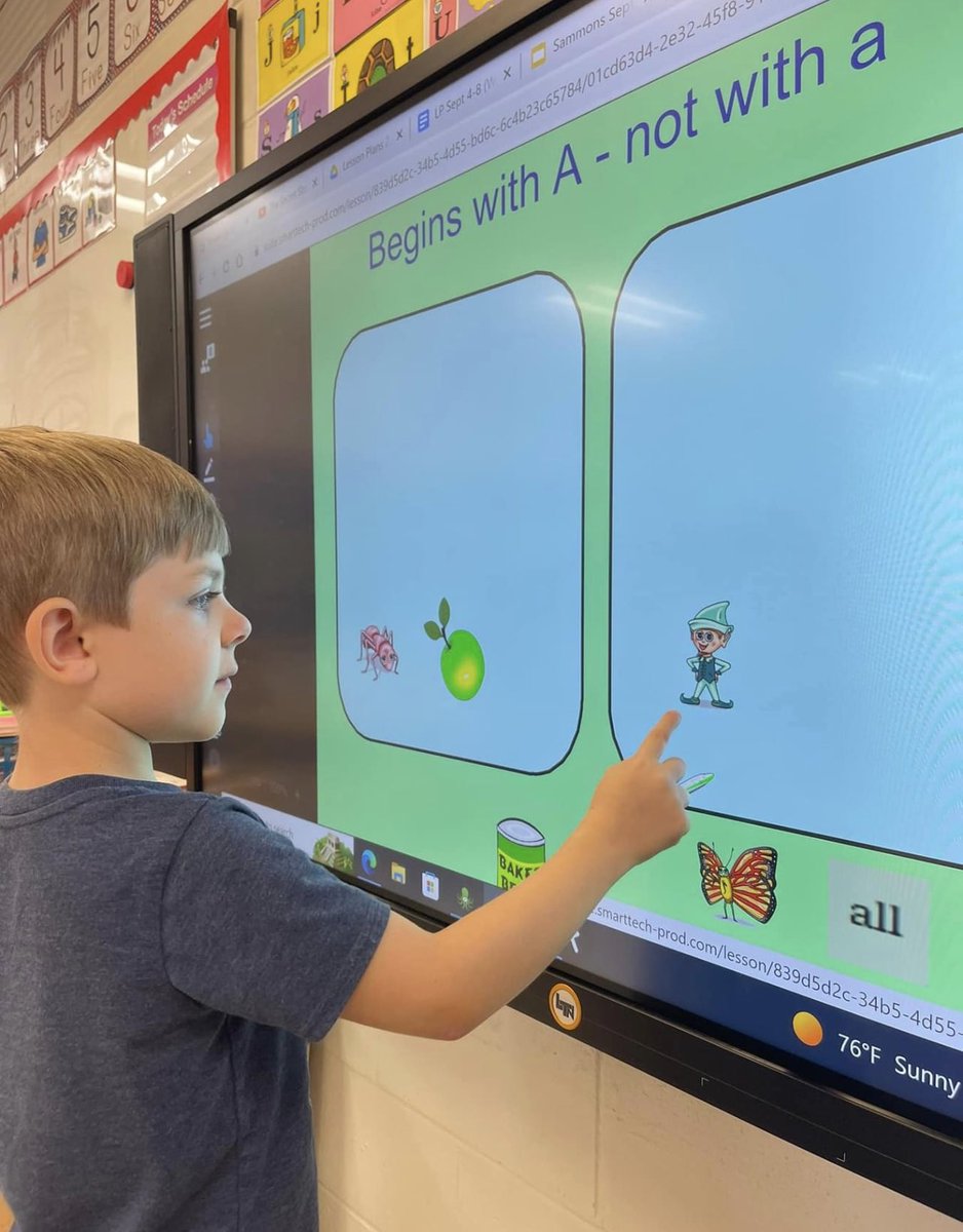 lyndseyllewis's tweet photo. My students are loving @LumioSocial interactive lessons this week! @TildenHoggeElem @RowanSchools #rcLead https://t.co/Q3knJDUFDm
