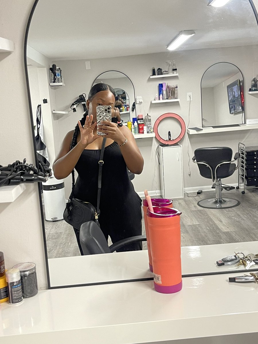 Classy_leyah's tweet photo. Alliyah J the stylist 💕 https://t.co/WWk576Gxvy