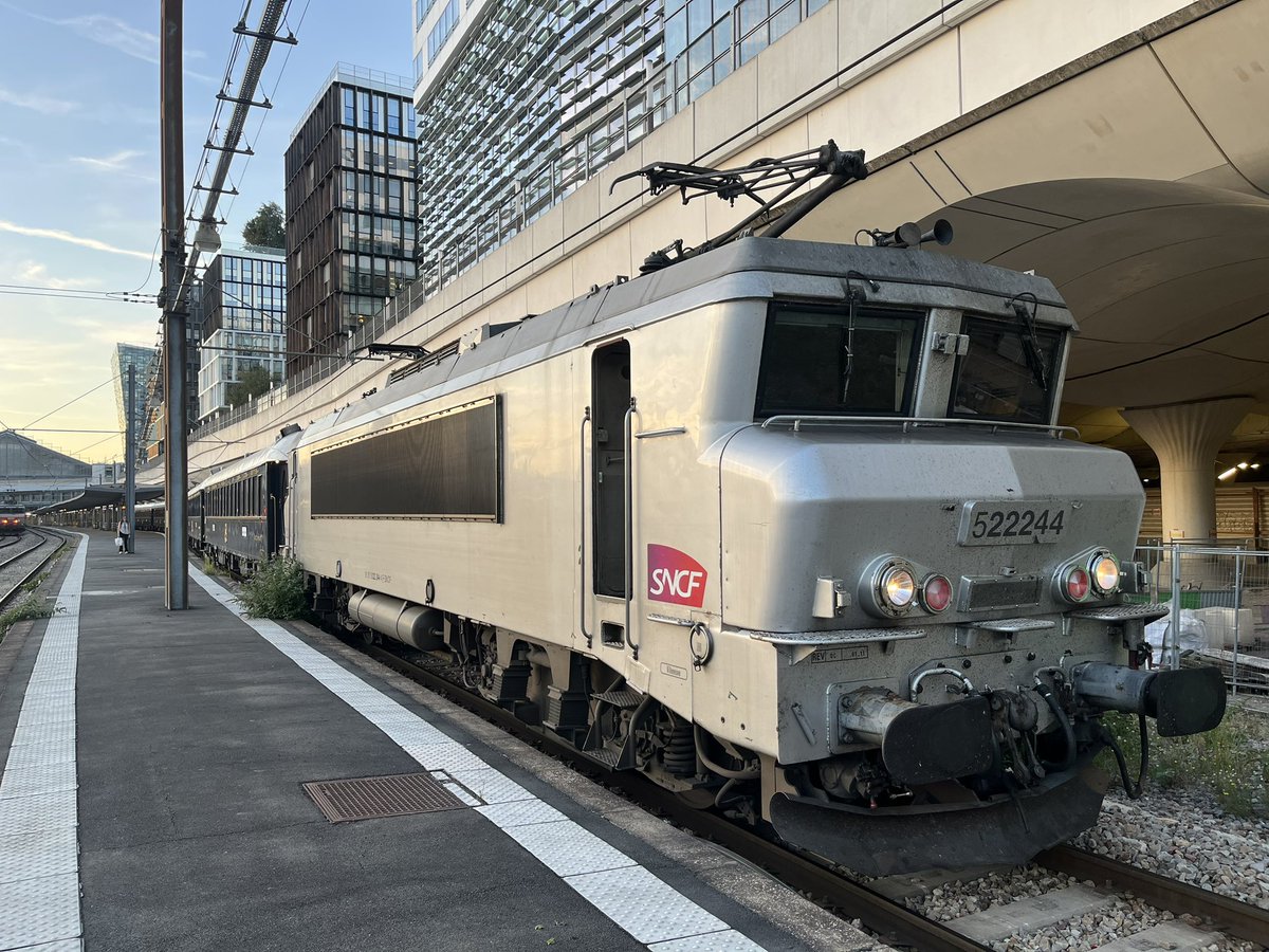 RailsEnVue's tweet photo. Un train un peu spécial aujourd’hui! Un de plus à ajouter à la liste 🥹 https://t.co/5yRhSaMMEF