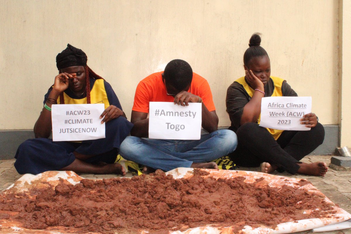 AmnestyTogo's tweet photo. La sécheresse et les inondations sont les principaux dangers climatiques qui ont un impact négatif sur la vie et les moyens de subsistance.
Agissons ensemble maintenant!!!
#ACW23
#CLIMATEJUTSICENOW
#standup4humansrights
#waro https://t.co/hHYhCCgK8f