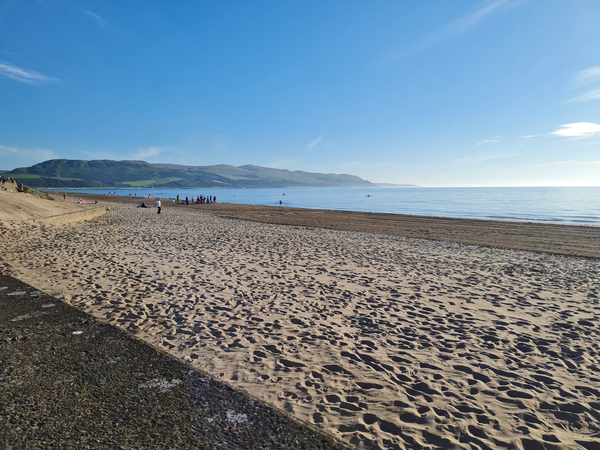 GYT_Lucy's tweet photo. Jam packed Wednesday #DetachedYW session 🥵 Beaches were extremely busy due to the nice weather but relatively decent behaviour from the young yins 👏🏼 Also, had S1/S2 Group tonight with over 30 YP coming along 🤩 #HeatherIsntCompetitive #WednesdayYouthWork https://t.co/kLayLQjdTr