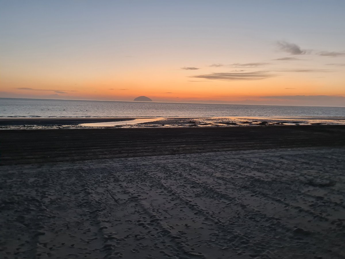 Jam packed Wednesday #DetachedYW session 🥵 Beaches were extremely busy due to the nice weather but relatively decent behaviour from the young yins 👏🏼 Also, had S1/S2 Group tonight with over 30 YP coming along 🤩 #HeatherIsntCompetitive #WednesdayYouthWork