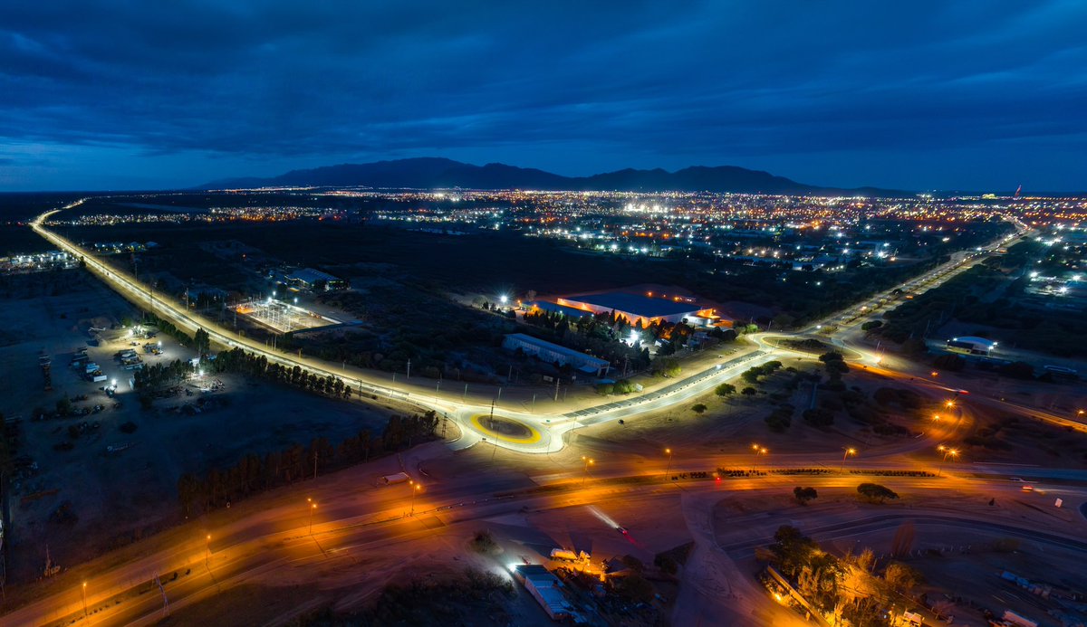 GLSpro's tweet photo. Imagen aérea de la nueva Av. Circunvalación San Luis, en el ingreso a la ciudad desde el oeste (R.N.N*7 luces color naranja), sobre el atardecer.
@glscontenidos para #SeMiSA.
#Drone #DJI #Mavic3pro @DJIGlobal #SanLuis #Argentina https://t.co/s3QhXLaL4Y