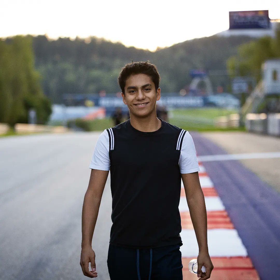 Jessecarrasqued's tweet photo. Día 1: Todo listo para redbull ring 🏎️ @FRegionalAlpine @VARmotorsport 🇲🇽🫡

@escuderiatelmex @Telcel_Racing https://t.co/dbhw1jNuOn