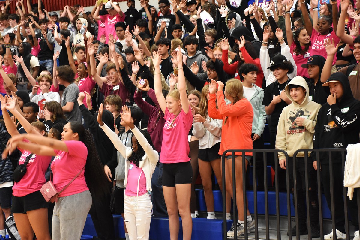 isd199's tweet photo. Grades 6 and 9 were welcomed to middle school and high school today by all @IGHMS_Spartans and #Simley staff and Link and WEB student mentors! We're looking forward to seeing grades K-5, 7-8, and 10-12 tomorrow, September 7, for their first day! https://t.co/XvQHyOzzAi
