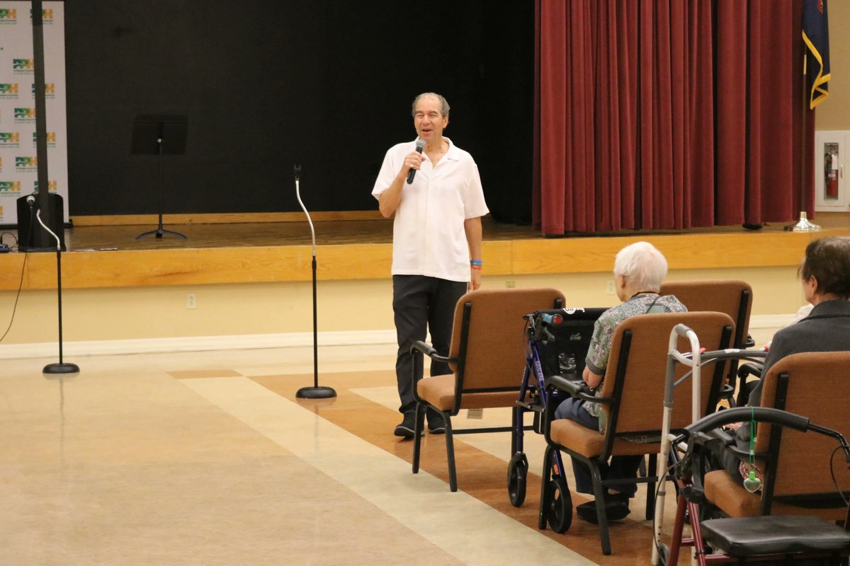 pphfamily's tweet photo. We'd like to thank singer Stu Weitz for visiting our campus today to sing a variety of songs for our residents!

#Singer #Visitor #Songs #TeamPPH #SupportPPH https://t.co/RbYxWhIA5s