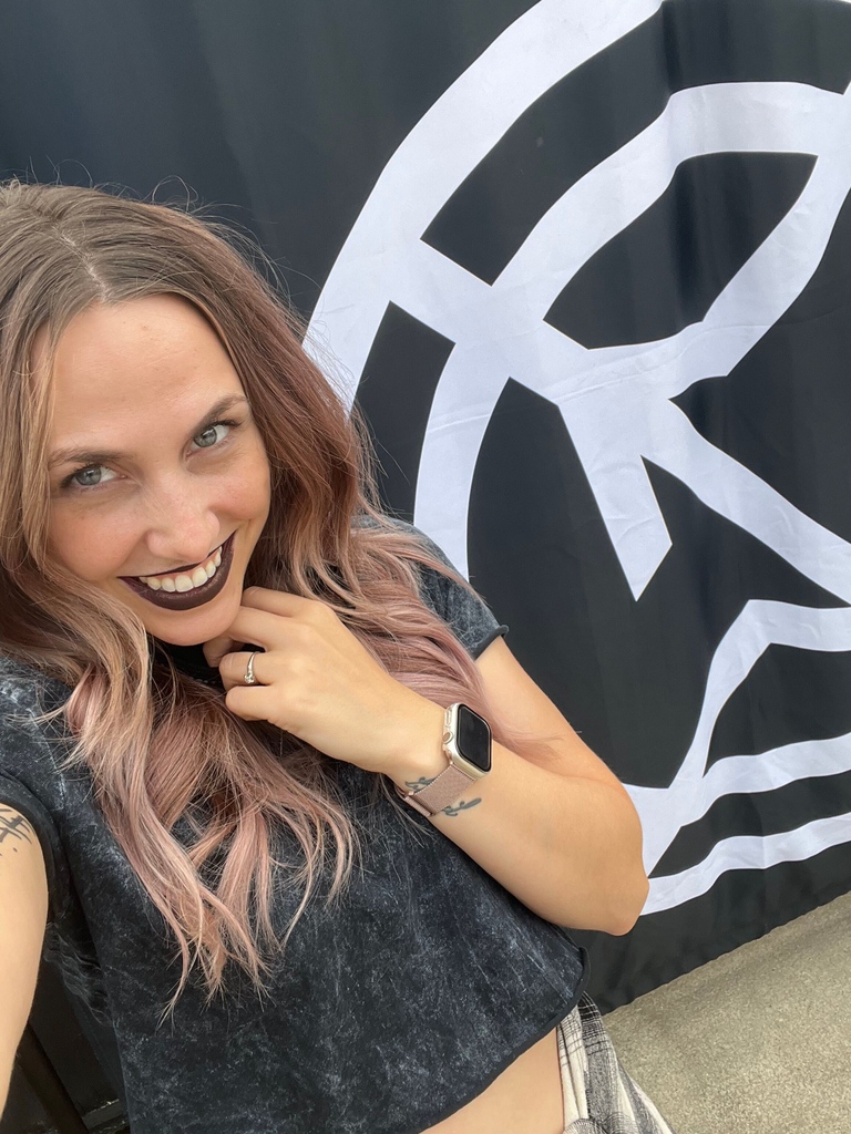 iconforhire's tweet image. It&apos;s Ariel&apos;s birthday today, let&apos;s show her some #iconarmy birthday love in the comments! 🎉