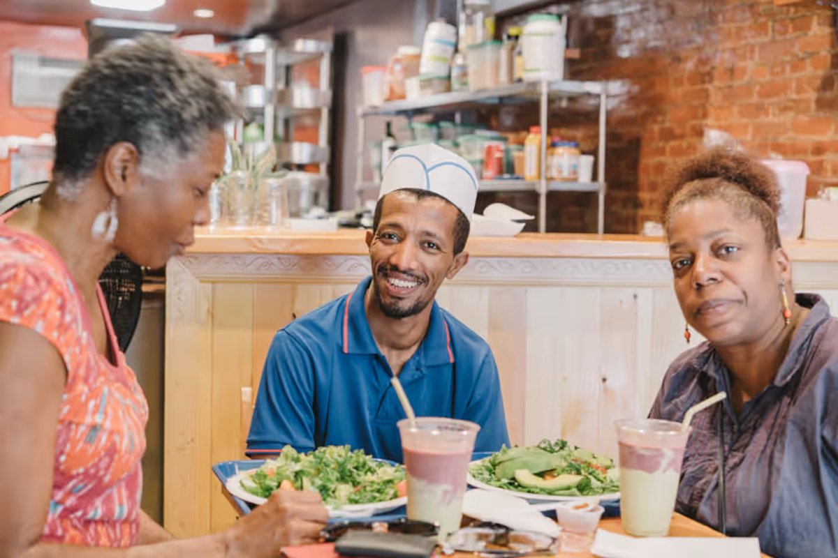 🧃Oasis Jimma Juice Bar (Harlem) — Owner Abdulsalam Abujebel wants you to “drink more food.” This popular place has become a legend around town; the quality product and experience keeps locals coming every single day.

sideways.nyc/discover/2E6VK…
