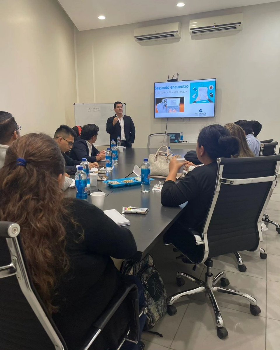 formaccion_ec's tweet photo. Ayer iniciamos el taller presencial “Dime como escribes…”, un taller para profesionales modernos que quieren aprender a mejorar su capacidad de resumir, redactar y comunicar ideas. Además, full ejemplos de gramática, ortografía y sintaxis. 

https://t.co/xJ0MknmdPz https://t.co/Bc49CfEAKB