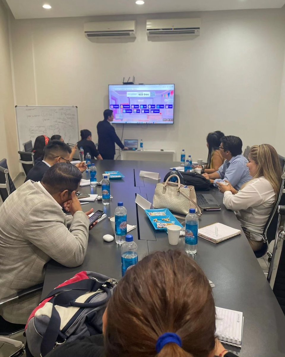 formaccion_ec's tweet photo. Ayer iniciamos el taller presencial “Dime como escribes…”, un taller para profesionales modernos que quieren aprender a mejorar su capacidad de resumir, redactar y comunicar ideas. Además, full ejemplos de gramática, ortografía y sintaxis. 

https://t.co/xJ0MknmdPz https://t.co/Bc49CfEAKB
