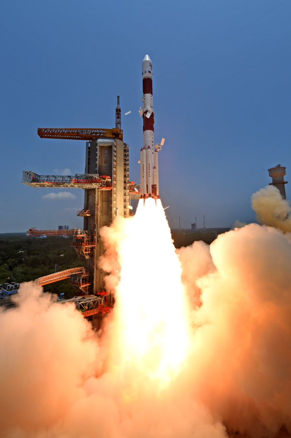 India Follows its Lunar Mission by Sending a Spacecraft to Study the Sun universetoday.com/163060/india-f… by @Nancy_A