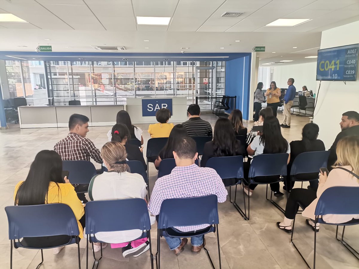 Ceutec_hn's tweet photo. Estudiantes de la Licenciatura en Contaduría Pública y Finanzas de #CEUTECSPS, realizaron un viaje académico a las instalaciones del Banco Central de Honduras y SAR en Tegucigalpa, donde fueron capacitados sobre el proceso de moneda nacional y precios de transferencias. https://t.co/W08aGQt3Nq