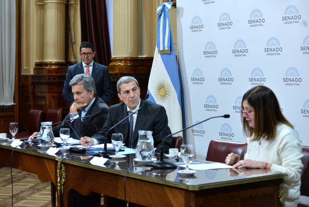 ***AHORA***

🏛 En Reunión de la Comisión de #PresupuestoyHacienda escuchamos a las personas daminificadas y partes interesadas en relación al proyecto de ley para #CréditosUVA.

Seguilo por <a href="/SenadoArgentina/">Senado Argentina</a> 👇🏼
youtube.com/live/_poBUBm8W…

#HipotecadosUVA