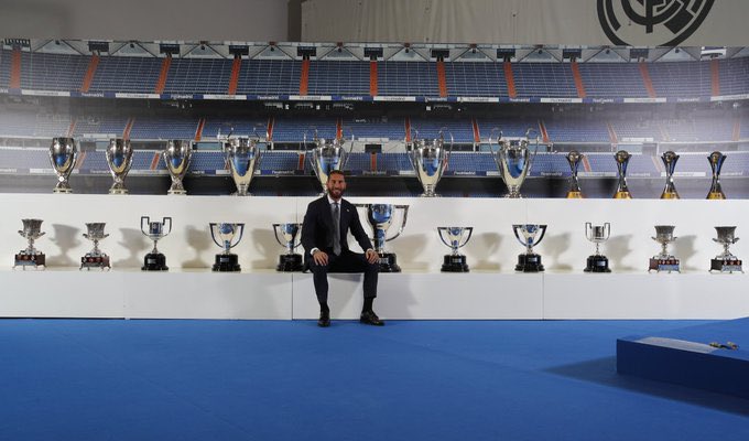 SS4IIZFC's tweet photo. @InvictosSomos dejad de llorar, el que sabe de futbol sabe que es el mejor. https://t.co/m6M794ZkSy