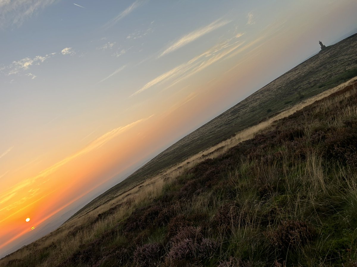 gav_a_gan's tweet photo. Sunset walk by @binkygayle_h #eveningwalks #beautifulsunset #darwenmoors #darwentower #walkswithfriends #lancashire https://t.co/M0G8o2mMxO