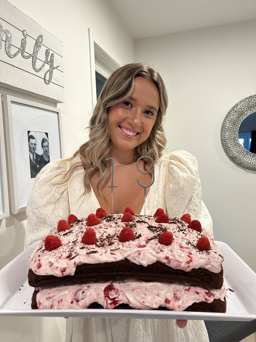 SherriShep's tweet photo. This girl is so easy to celebrate! She’s a bright light to everyone she meets, she’s so intelligent and seeks wisdom, she lives for God wholeheartedly, and SHE’S NINETEEN!! I love you so much, Sadie ♥️ Happy Birthday! https://t.co/ToDQXT0ozf