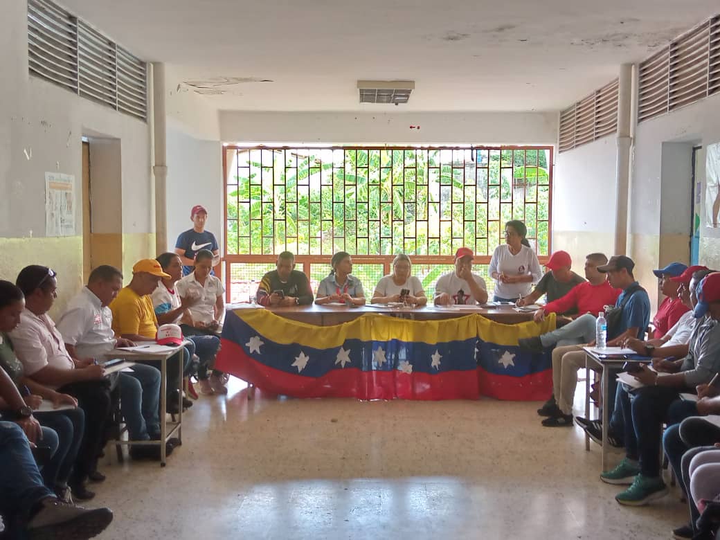 sucre_prensa's tweet image. #6Sep #Sucre Reunión en el Municipio Mejia con el EPM PSUV MEJIA  con la presencia de diferentes instituciones en diferentes sectores sociales políticos y alimentarios #TodoElPoderParaElPueblo  @NicolasMaduro @GPintoVzla @MelendezPedro86