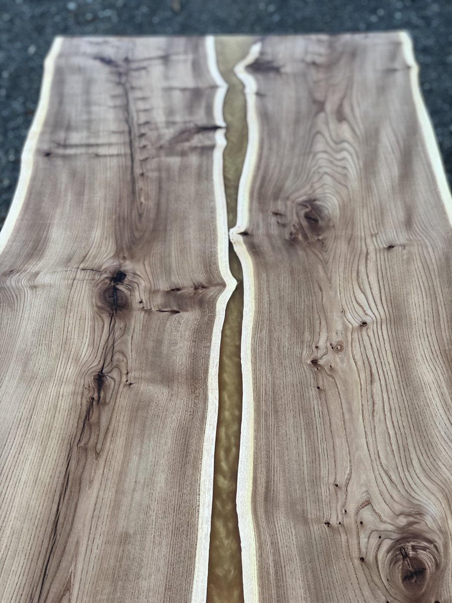 6’ American Elm with a Gold River Plant based epoxy. Slabs were a branch from a tree in Toppenish WA.

#yakimavalley #pacificnorthwest #NORSEWOODWORKING #liveedgewood #woodworker #liveedgeslab #america #wooddesign  #furniture #diningtablescandishopper #yakimafarmersmarket