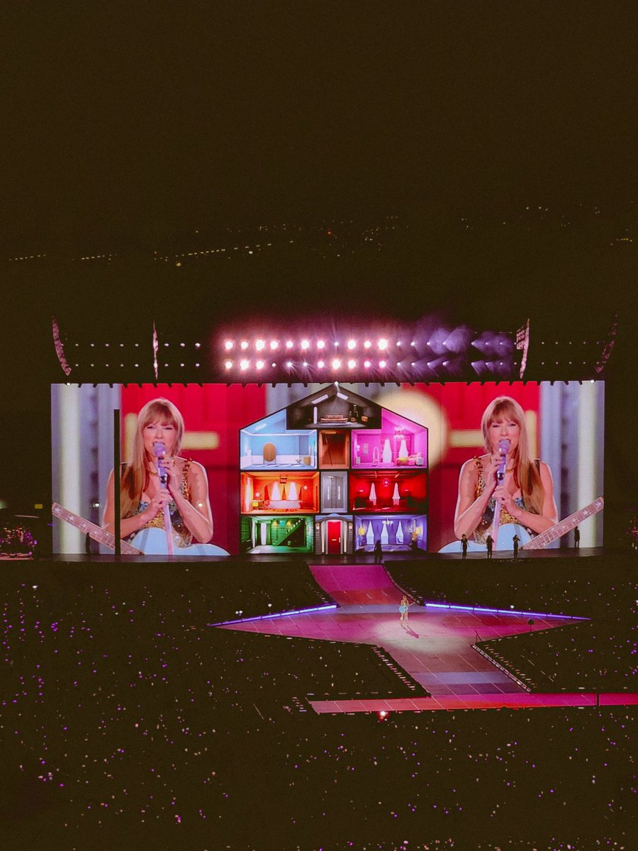 mrvasquezc's tweet photo. Tell them how the crowds went wild
Tell them how I hope they shine...

Long live the walls we crashed through
I had the time of my life with you  @taylorswift13 @valbarrong

Cumplí mi mayor sueño, sueño que dio inicio a esta cuenta y me brindo la noche mas importante de mi vida. https://t.co/6HW0Jz1XEa