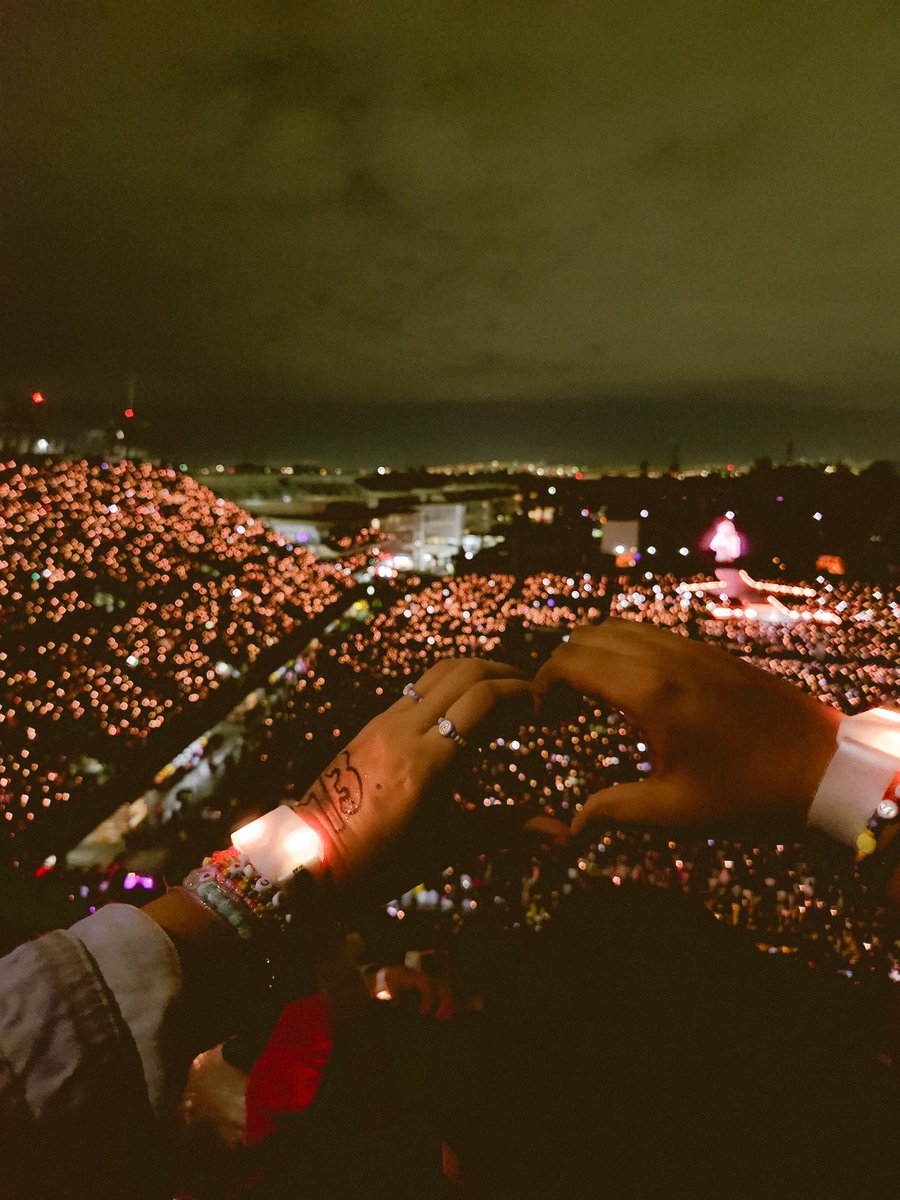 mrvasquezc's tweet photo. Tell them how the crowds went wild
Tell them how I hope they shine...

Long live the walls we crashed through
I had the time of my life with you  @taylorswift13 @valbarrong

Cumplí mi mayor sueño, sueño que dio inicio a esta cuenta y me brindo la noche mas importante de mi vida. https://t.co/6HW0Jz1XEa