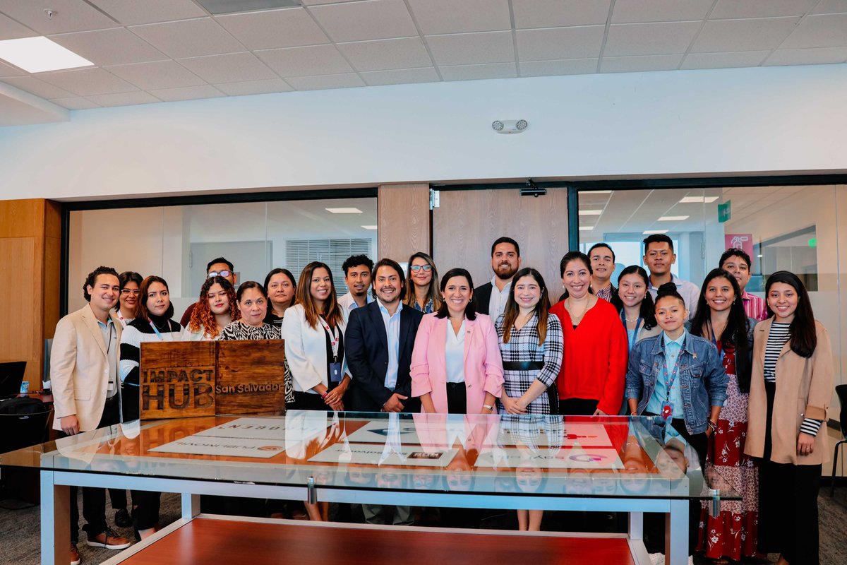 Hoy recibimos a la Ministra de Economía, <a href="/MariaLuisaHayem/">María Luisa Hayem 🇸🇻</a>, y a la Directora de la Dirección de Innovación y Competitividad, Andrea Pérez; exploramos cooperación 🤝 para impulsar innovación, inversión e internacionalización empresarial💼 en El Salvador. ¡Somos #ImpactHub! 🚀