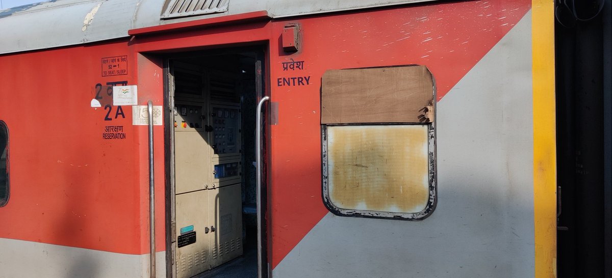 pkumar5777's tweet photo. #IndianRailways
#railmin 
#IRCTC 
Worst ever cocah of AC Tier II https://t.co/2to2TyrgRF