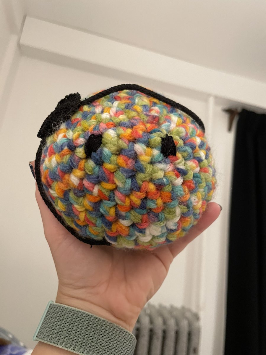 MelissaANathan's tweet photo. My first SMeep! I used yarn that I already had but it’s pretty thick, so my SMeep is pretty big. I used tie line, embroidery floss, & crochet thread for the eyes & headset. I’ll definitely do it differently next time, but it’s cute.
Thanks to @cue2_go for the idea/pattern! https://t.co/EBTkUrR9w2