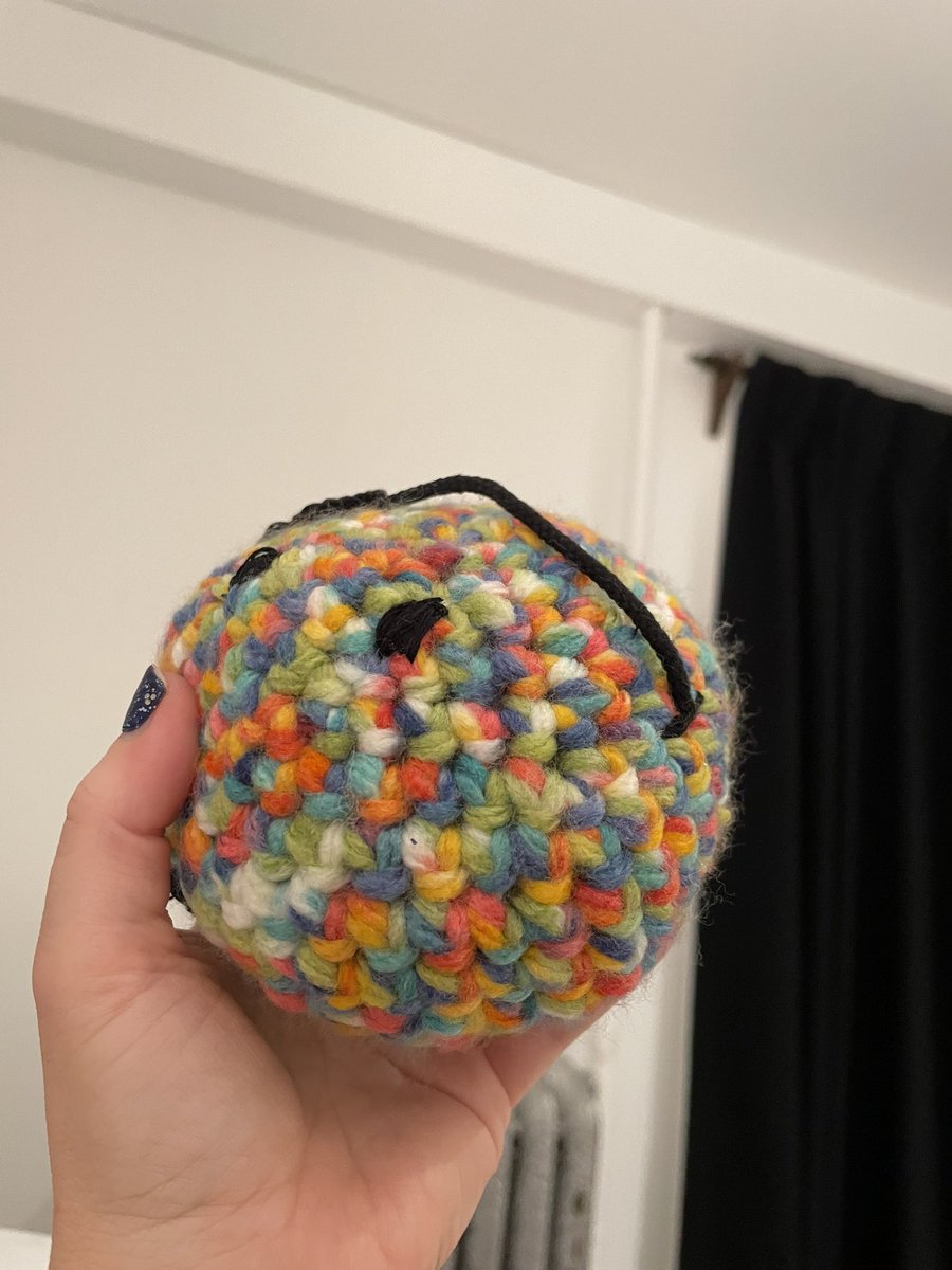 MelissaANathan's tweet photo. My first SMeep! I used yarn that I already had but it’s pretty thick, so my SMeep is pretty big. I used tie line, embroidery floss, & crochet thread for the eyes & headset. I’ll definitely do it differently next time, but it’s cute.
Thanks to @cue2_go for the idea/pattern! https://t.co/EBTkUrR9w2