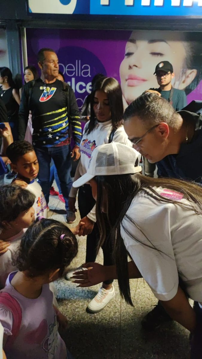 AlexanderNebre2's tweet image. Como se había anunciado, en el transcurso de esta semana se ha llevado a cabo una 2da fase del Plan Vacacional &quot;Chamos de la Patria 2023&quot;, dedicado a los hijos e hijas de los maestros y maestras de las escuelas distritales

@NicolasMaduro
@Nahumfernandezm
#TodoElPoderParaElPueblo