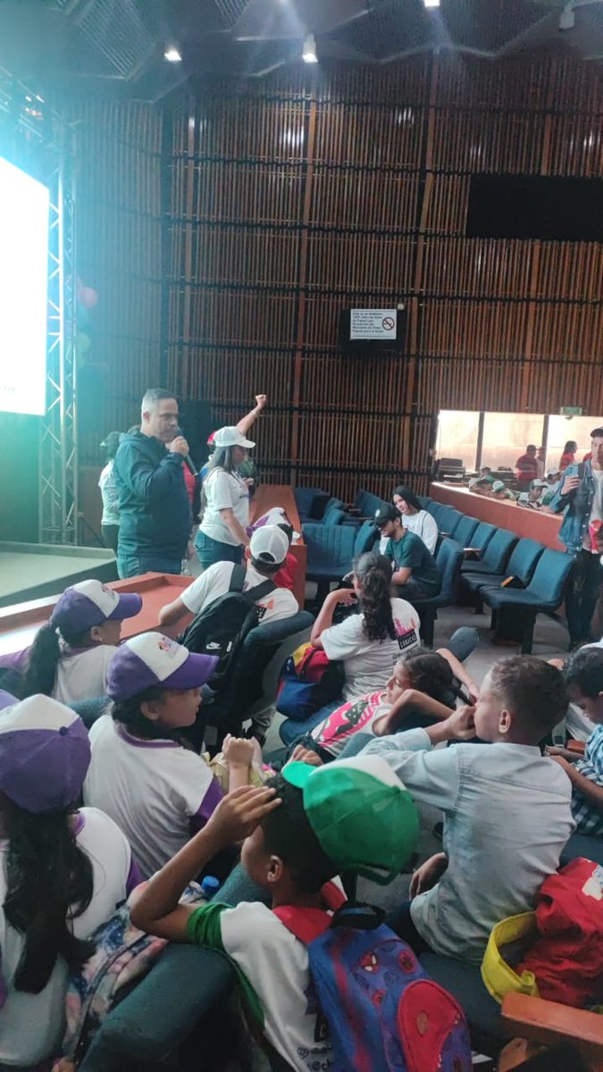 AlexanderNebre2's tweet image. Como se había anunciado, en el transcurso de esta semana se ha llevado a cabo una 2da fase del Plan Vacacional &quot;Chamos de la Patria 2023&quot;, dedicado a los hijos e hijas de los maestros y maestras de las escuelas distritales

@NicolasMaduro
@Nahumfernandezm
#TodoElPoderParaElPueblo