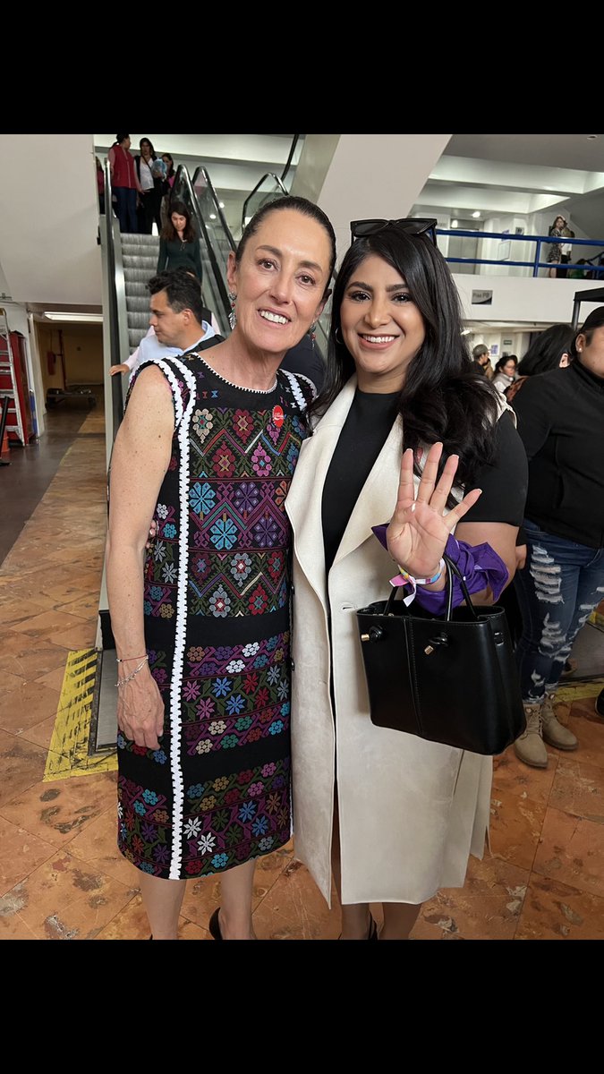 YesseniaOlua's tweet photo. Morena está de fiesta 🎉 
Tendremos por primera vez una Presidenta en México.
Felicidades Dra. Claudia Sheinbaum https://t.co/7AHFTVUqB1
