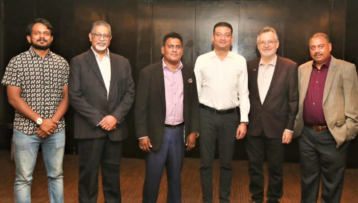 CanHCSriLanka's tweet photo. Sincere congratulations to Mr. Kula Sellathurai of the Canada-Sri Lanka Business Convention on his appointment by the Ministry of Investment Promotion as country representative for Canada! https://t.co/sDstSOgkgA