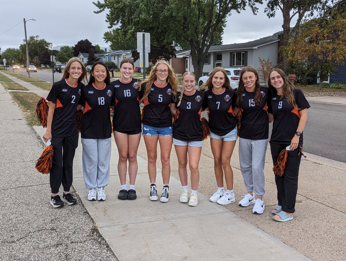 ecassellius's tweet photo. Staff and students were greeted by soccer and football players today! This made for an extra special start to the year! Our littlest Winhawks sure do admire high school students and staff loved seeing former students! 🧡🖤
#WinhawkProud https://t.co/wYr0FjET3l