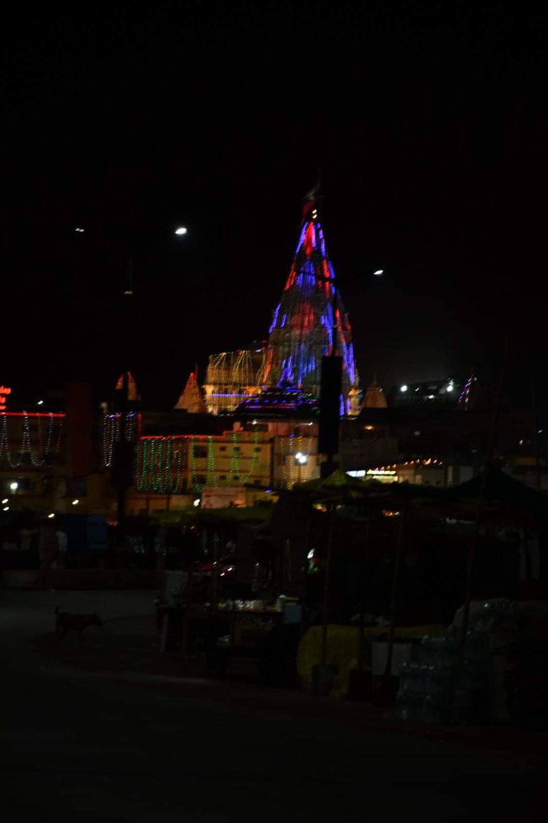 જન્માષ્ટમીની પૂર્વ સંધ્યાએ જગત મંદિર દ્વારકા રંગબેરંગી રોશનીથી ઝળહળી ઉઠ્યું...
#janmashtami #dwarkadhish #krishnatemple