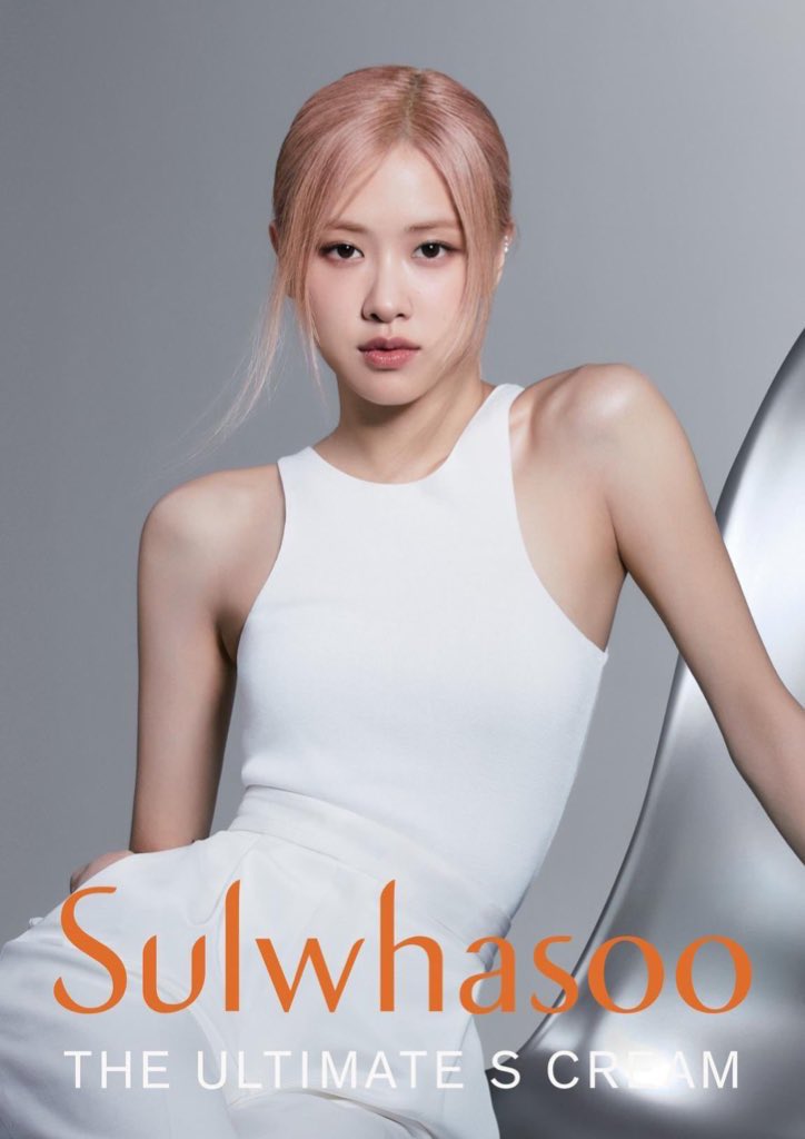 BLACKPINKGLOBAL's tweet photo. #ROSÉ is currently in four Global Campaigns: for @TiffanyAndCo TIFFANY LOCK, @YSL Saint Laurent Fall 2023, @SulwhasooUS Sulwhasoo The Ultimate S Collection, and @RIMOWA RIMOWA ‘Never Still’ Chapter 4 

She remains as the Idol with the MOST LUXURY BRAND and GLOBAL BRAND Campaigns.

#ROSÉxSaintLaurent #TiffanyxROSÉ
#ROSÉxSulwhasoo #ROSÉxRIMOWA
